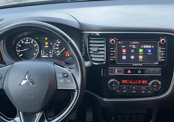 Mitsubishi Outlander cena 75900 przebieg: 68000, rok produkcji 2019 z Brzeziny małe 211